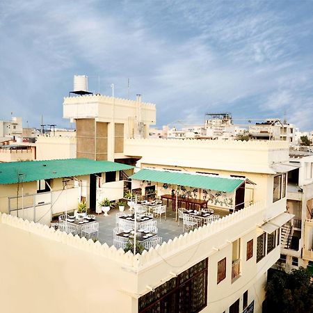 The Kesar Niwas Hotel Udaipur Ngoại thất bức ảnh