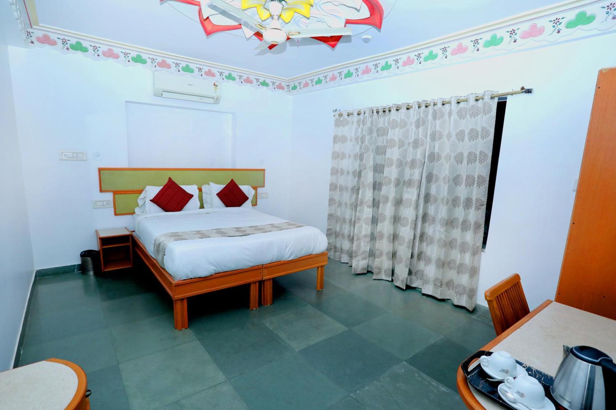 The Kesar Niwas Hotel Udaipur Ngoại thất bức ảnh